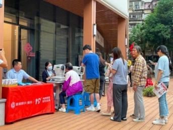 “福满重阳乐聚建华”社区行圆满举办尊龙凯时福州普瑞眼科重阳节系列活动(图1)