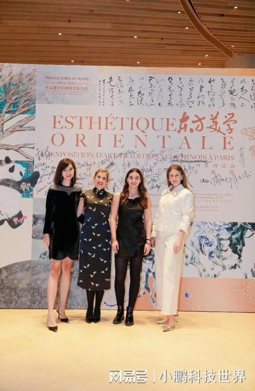 卢浮宫展现中国丝绸创新之美人生就是搏丝所时尚大秀走进(图3)