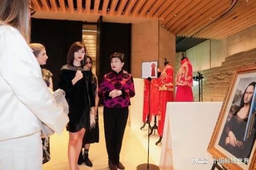 卢浮宫展现中国丝绸创新之美人生就是搏丝所时尚大秀走进(图5)