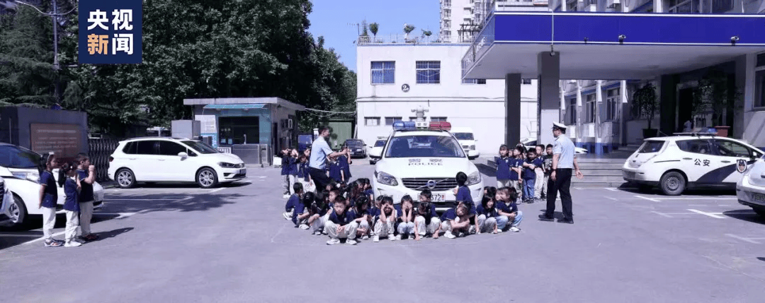下车库不幸身亡！网友吵翻凯时尊龙人生2岁男童地(图3)