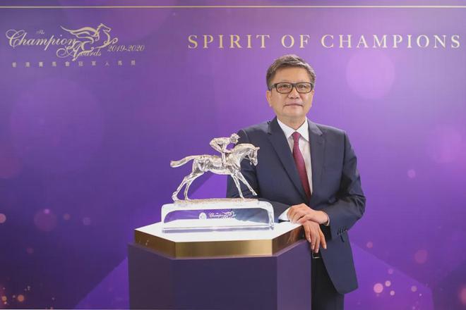 驹戴眼罩夺魁家族曾养香港马王尊龙凯时app网站王经纬赛(图3)